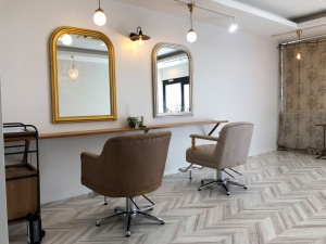 coconの店内は明るく、リラックスできる